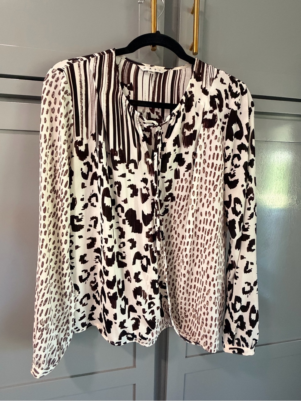 CAbi Black & White Mixed Print Tie-Neck Blouse Sz M